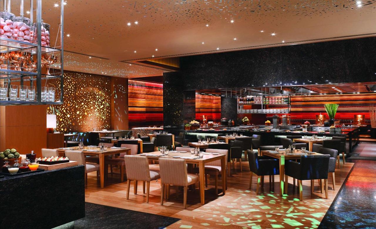 Grand Hyatt Mumbai Hotel And Residences Екстер'єр фото The interior of the restaurant