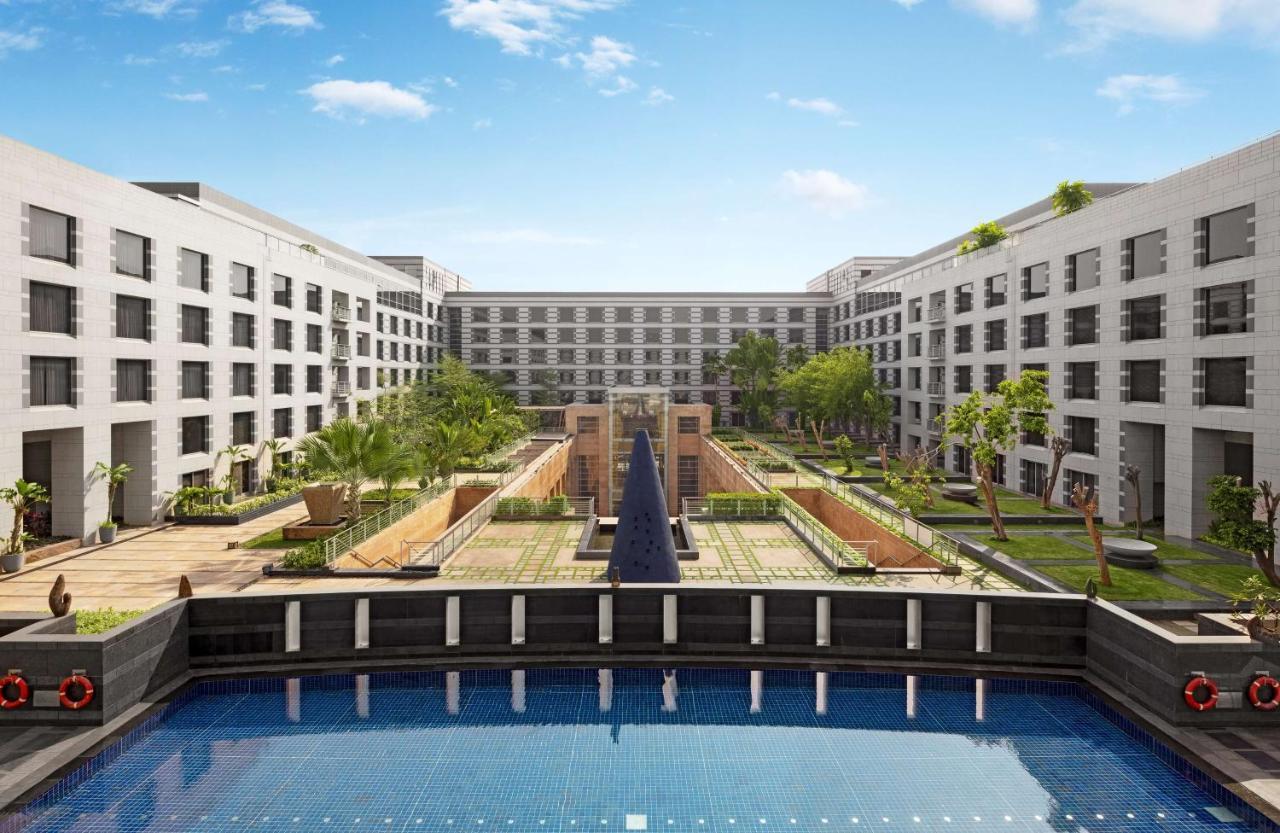 Grand Hyatt Mumbai Hotel And Residences Екстер'єр фото The campus of the University of Electronic Science and Technology of China