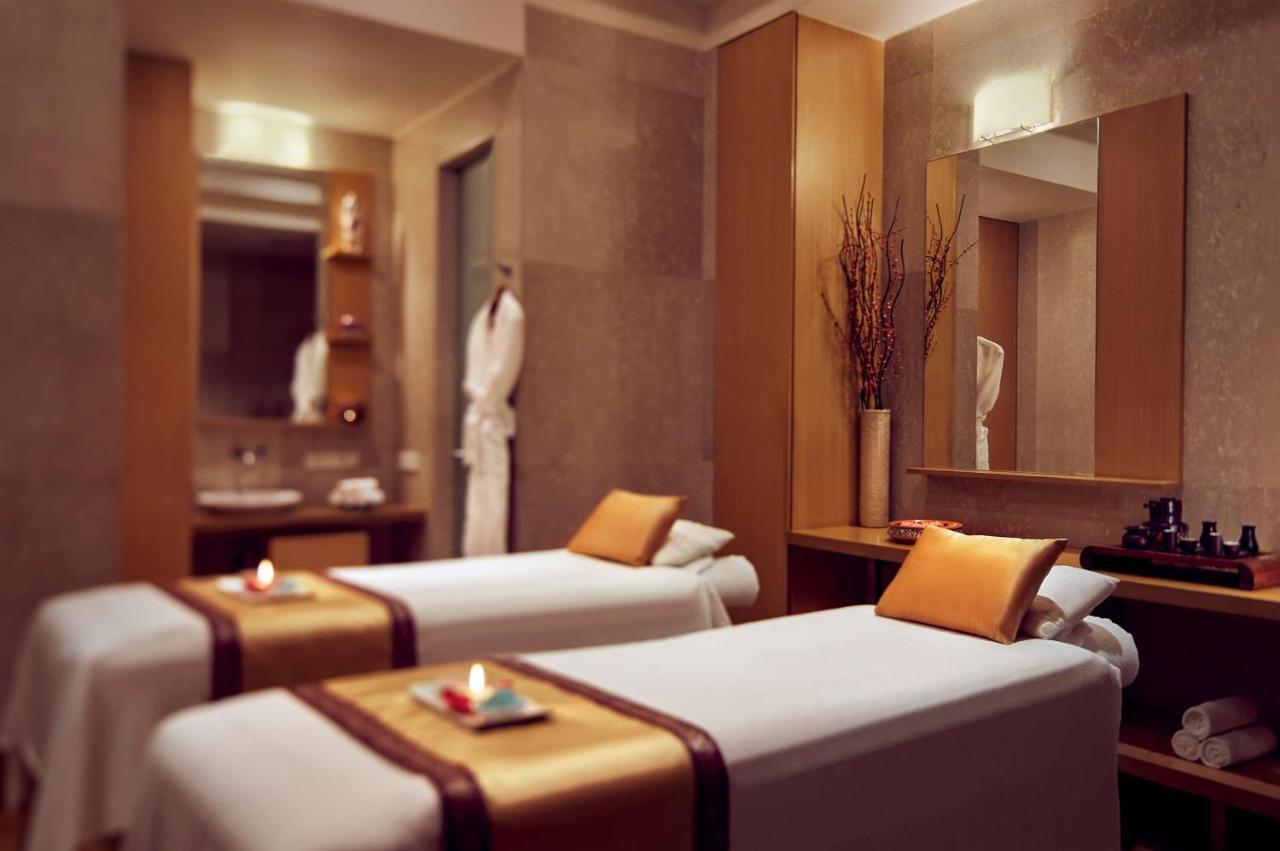 Grand Hyatt Mumbai Hotel And Residences Екстер'єр фото A spa treatment room