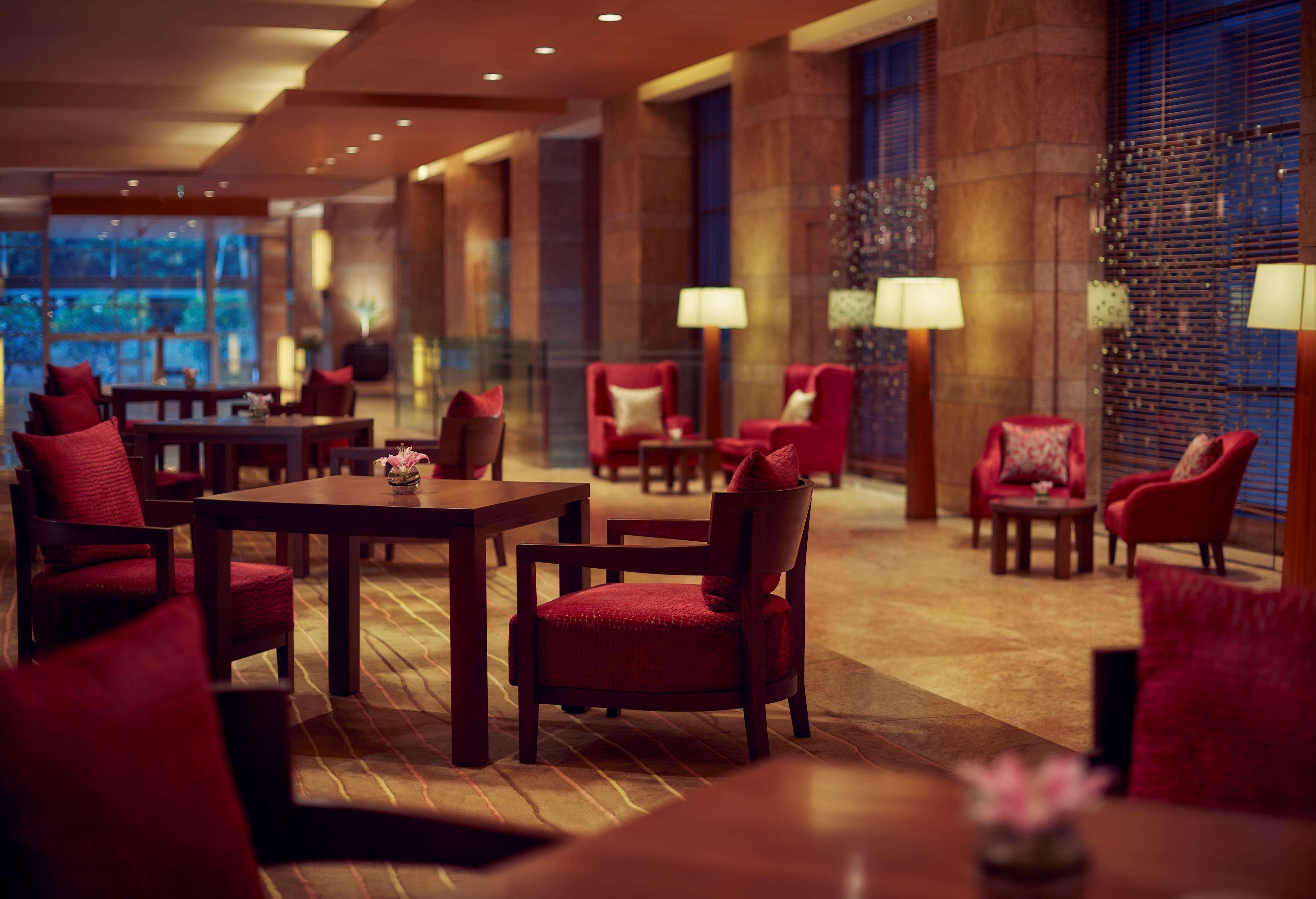 Grand Hyatt Mumbai Hotel And Residences Екстер'єр фото The Lounge at the airport