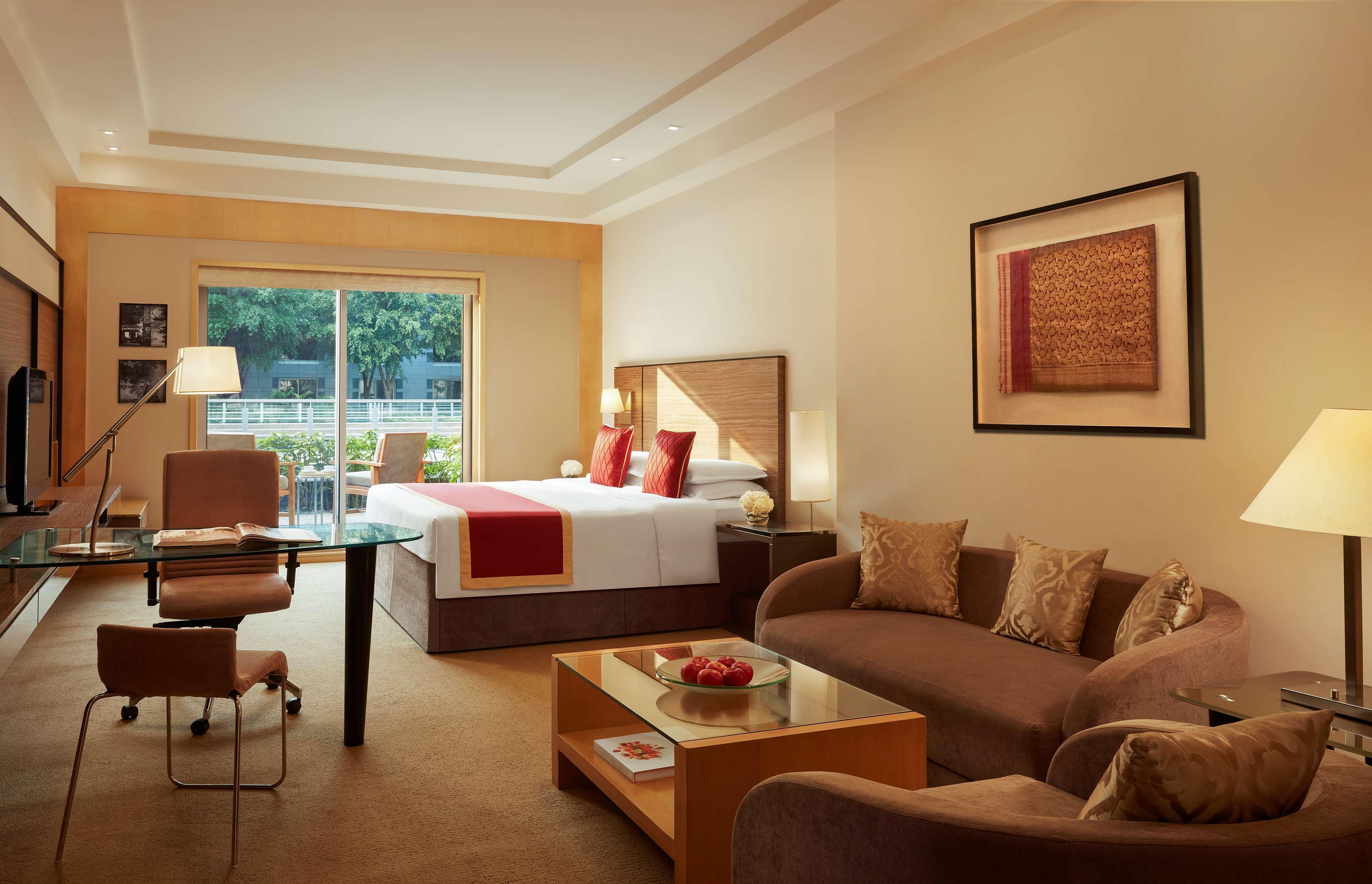 Grand Hyatt Mumbai Hotel And Residences Екстер'єр фото A suite at the Taj Bengal