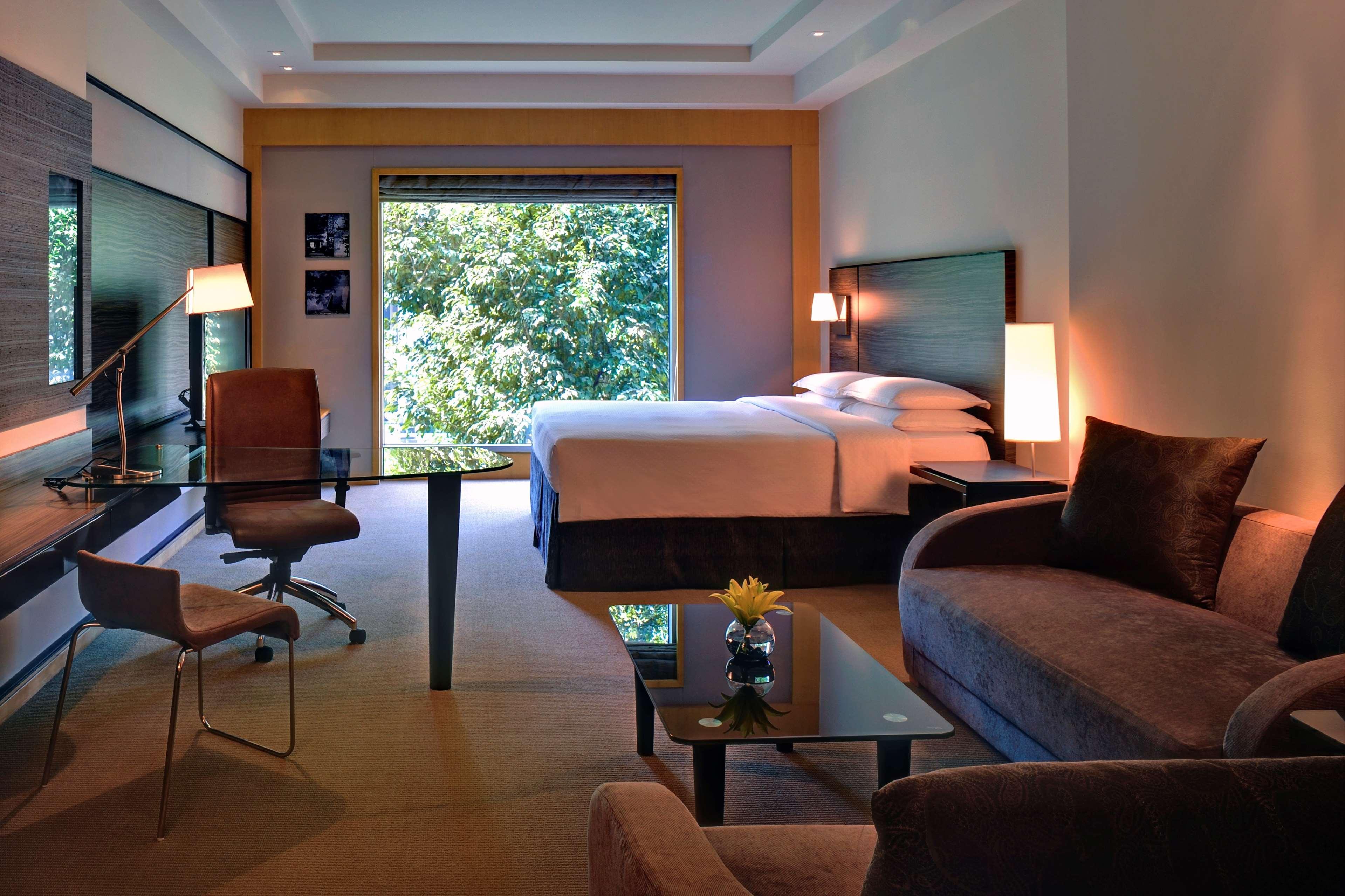 Grand Hyatt Mumbai Hotel And Residences Екстер'єр фото A room at the Taj Bengal