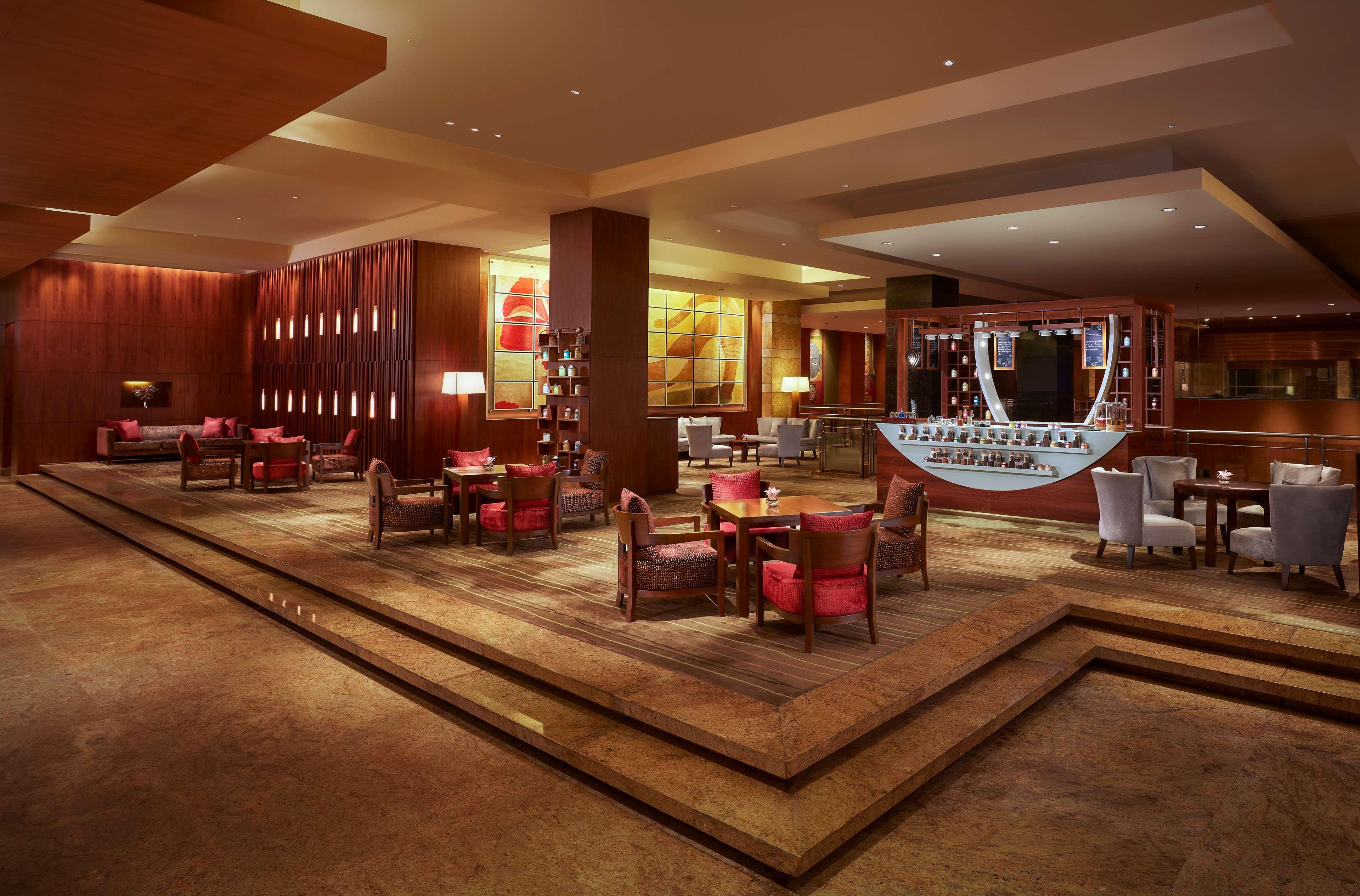 Grand Hyatt Mumbai Hotel And Residences Екстер'єр фото The lobby