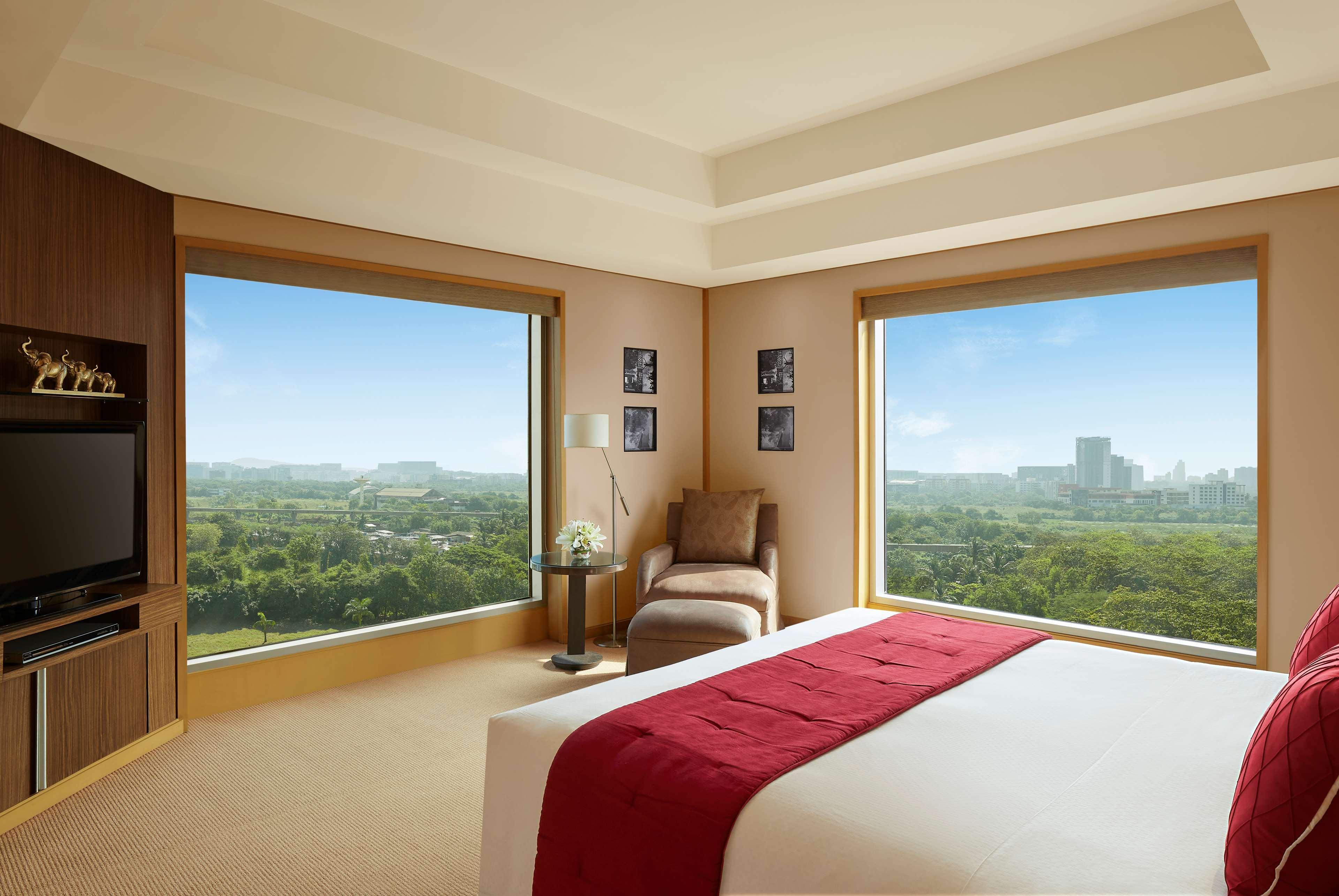Grand Hyatt Mumbai Hotel And Residences Екстер'єр фото A bedroom at The Oberoi, Mumbai