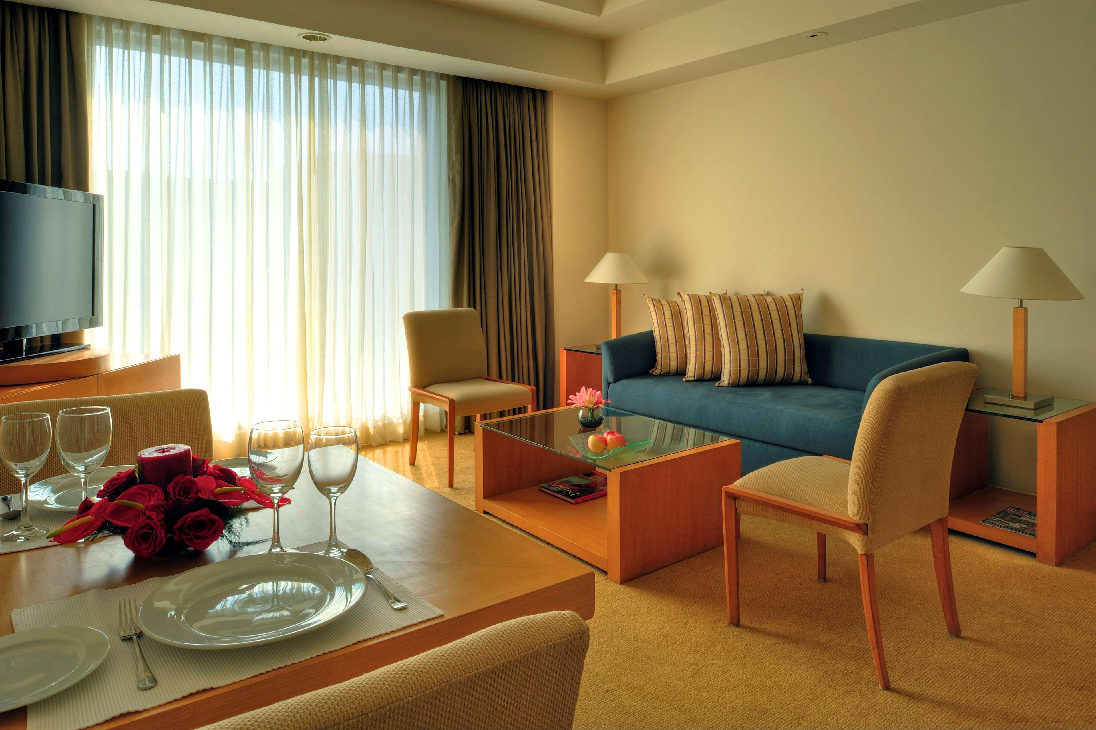 Grand Hyatt Mumbai Hotel And Residences Екстер'єр фото A living room