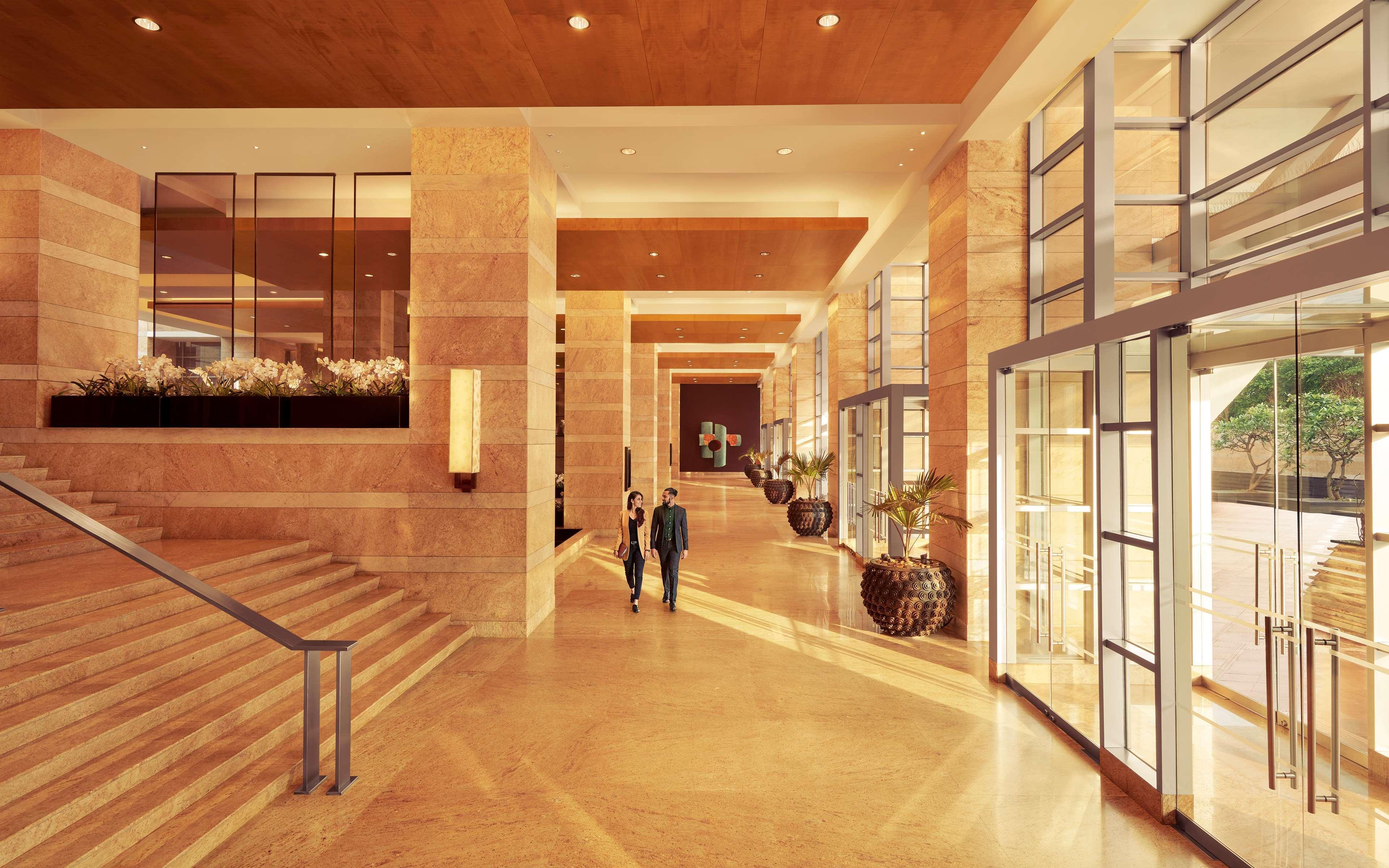Grand Hyatt Mumbai Hotel And Residences Екстер'єр фото The lobby of the hotel