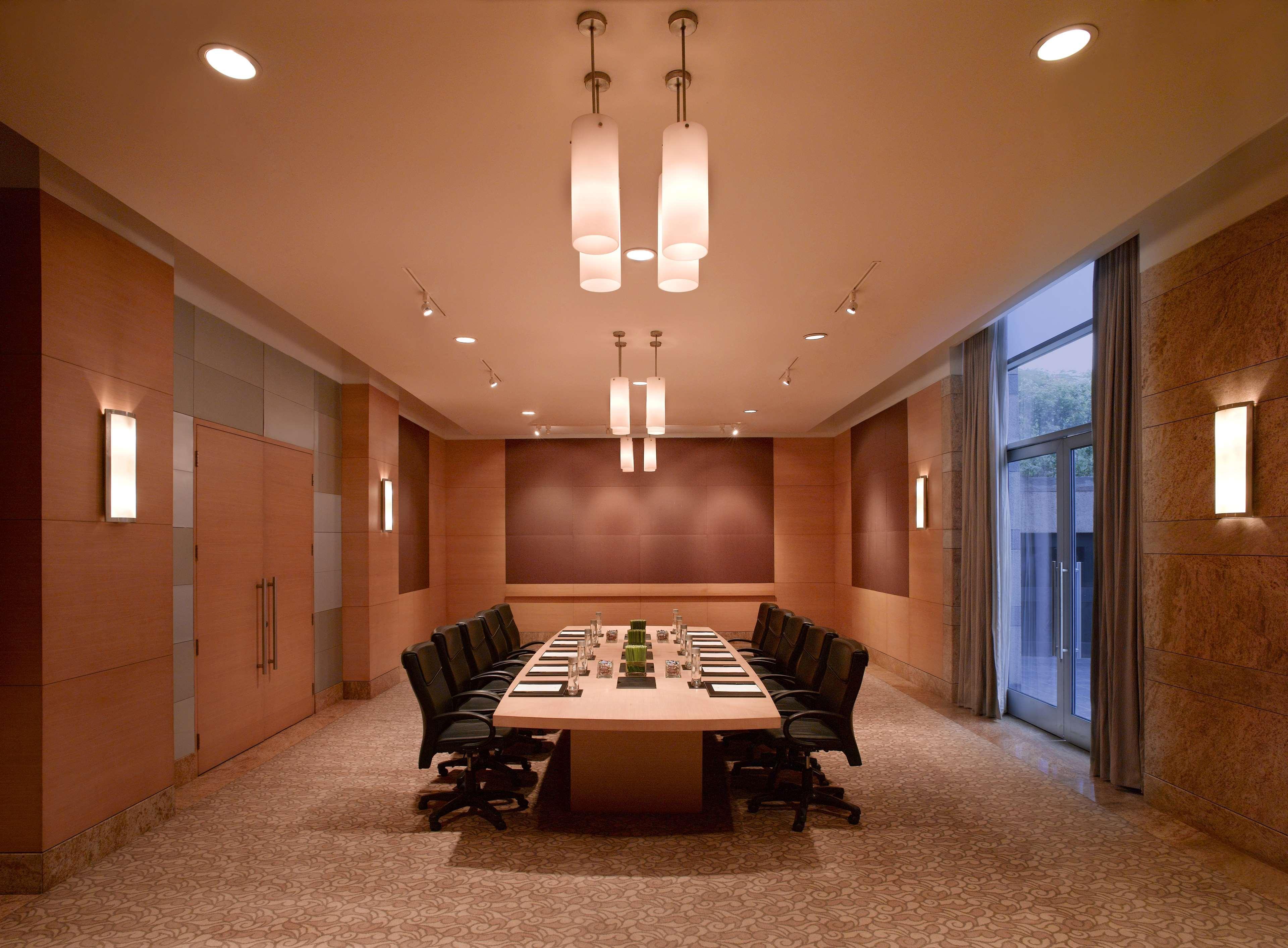 Grand Hyatt Mumbai Hotel And Residences Екстер'єр фото A boardroom at a hotel