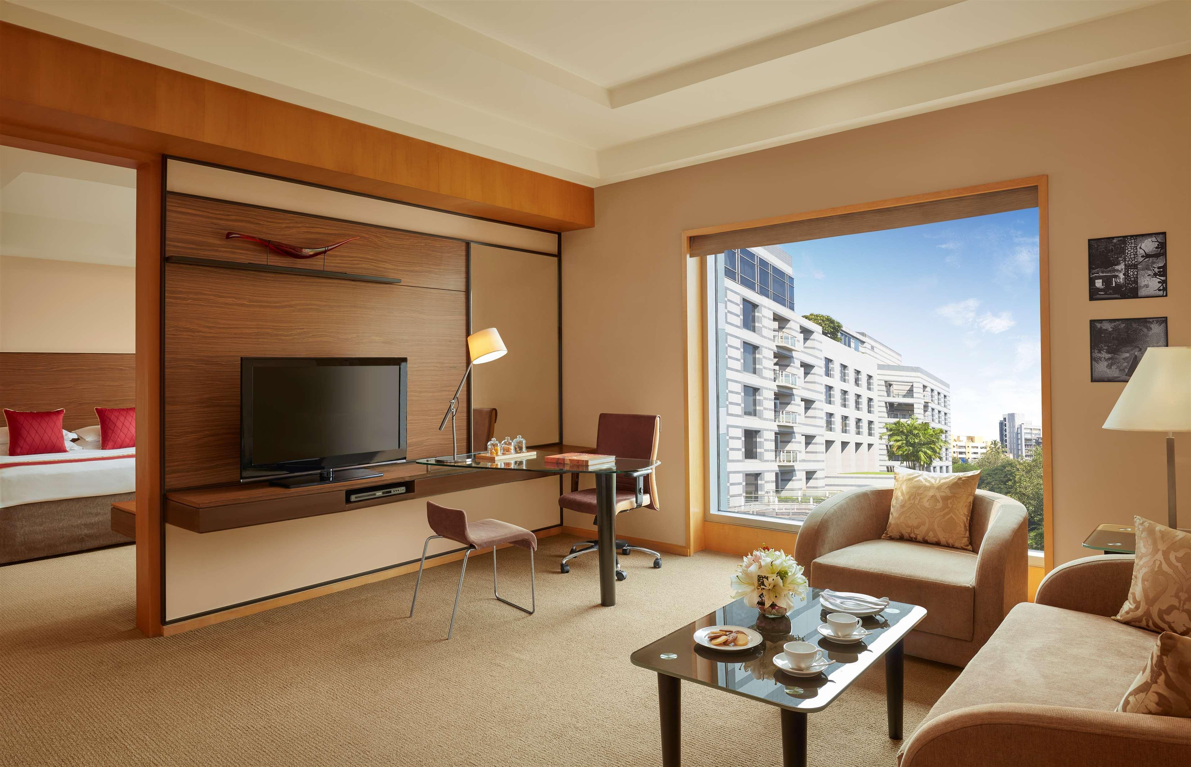 Grand Hyatt Mumbai Hotel And Residences Екстер'єр фото Suite at the Taj Bengal