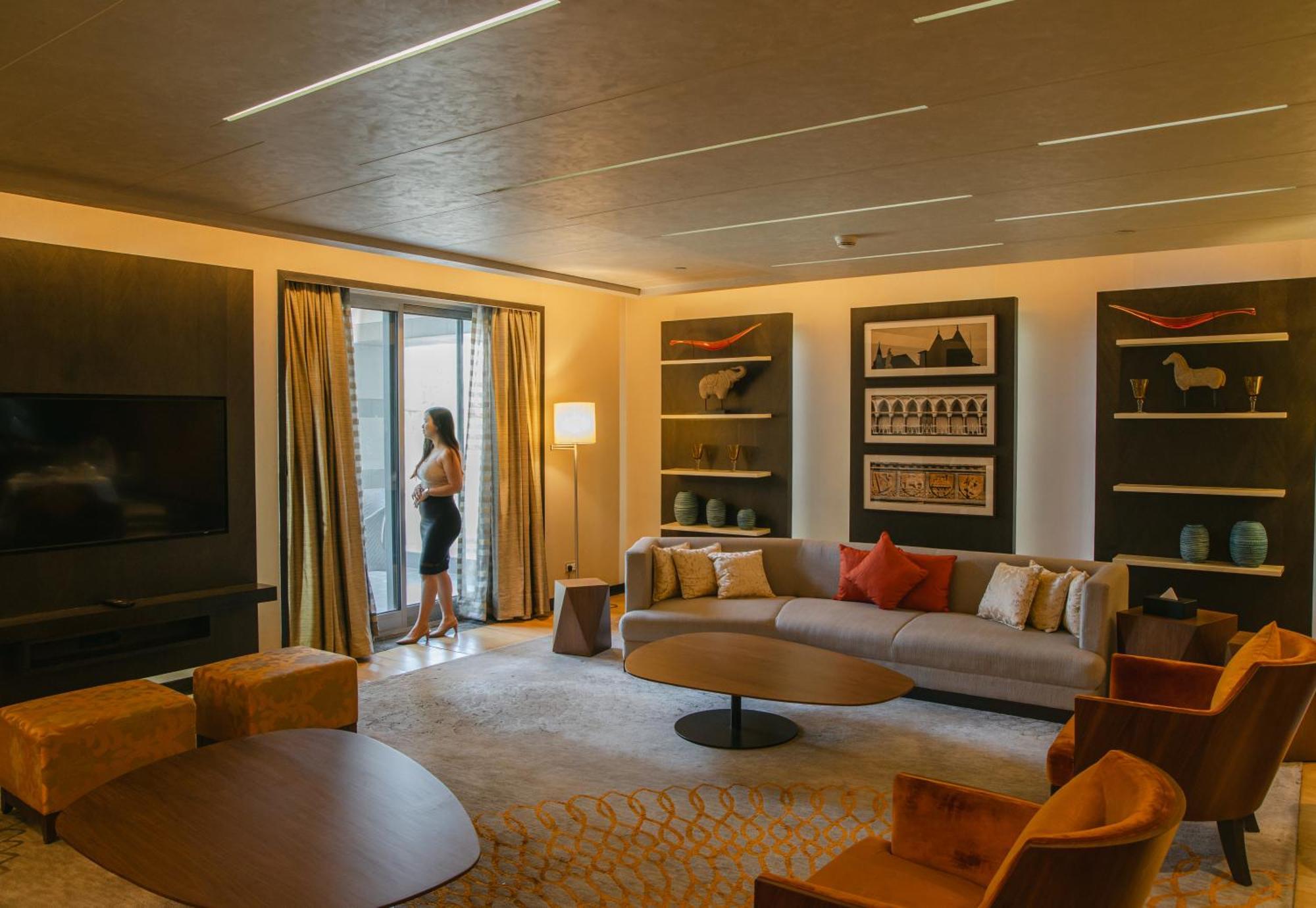 Grand Hyatt Mumbai Hotel And Residences Екстер'єр фото A suite at the hotel