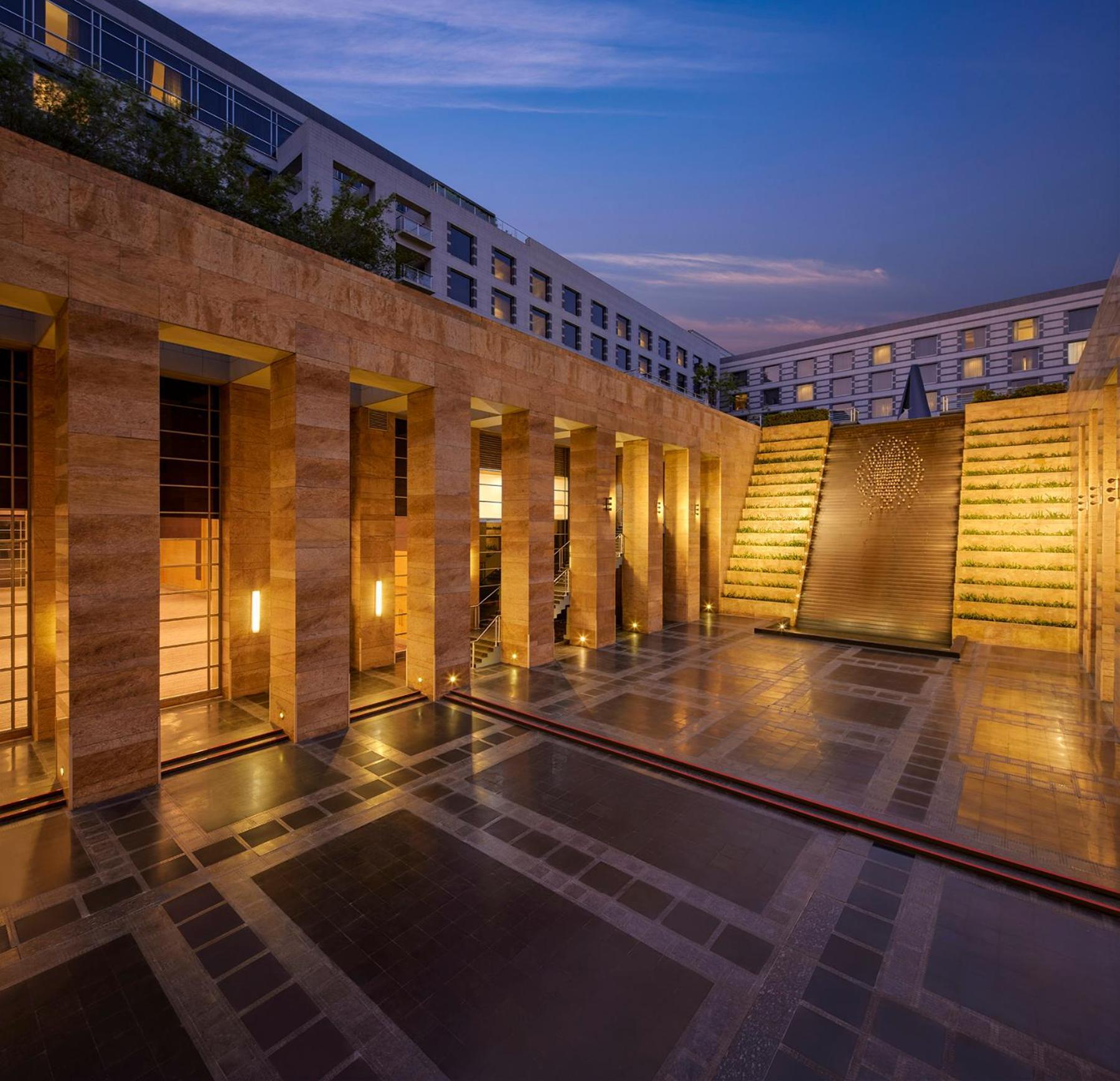 Grand Hyatt Mumbai Hotel And Residences Екстер'єр фото The courtyard of the National Museum of the Republic of China