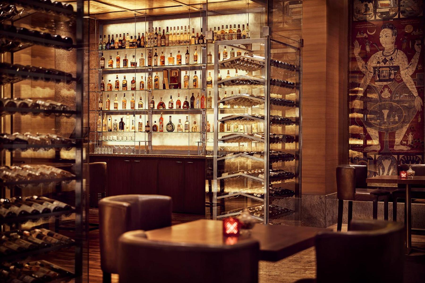 Grand Hyatt Mumbai Hotel And Residences Екстер'єр фото The bar at the Mandarin Oriental, Munich