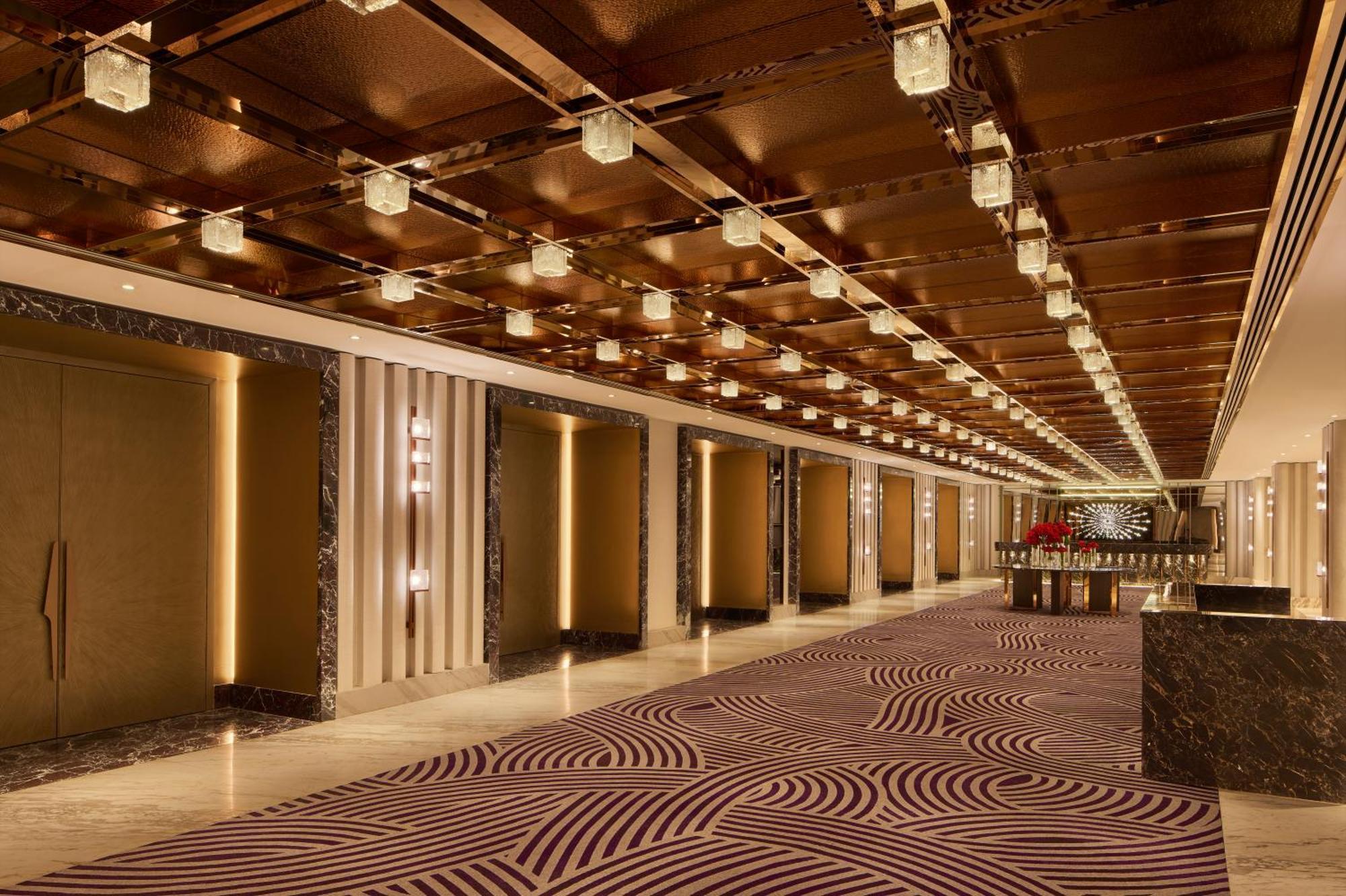 Grand Hyatt Mumbai Hotel And Residences Екстер'єр фото The interior of the hotel