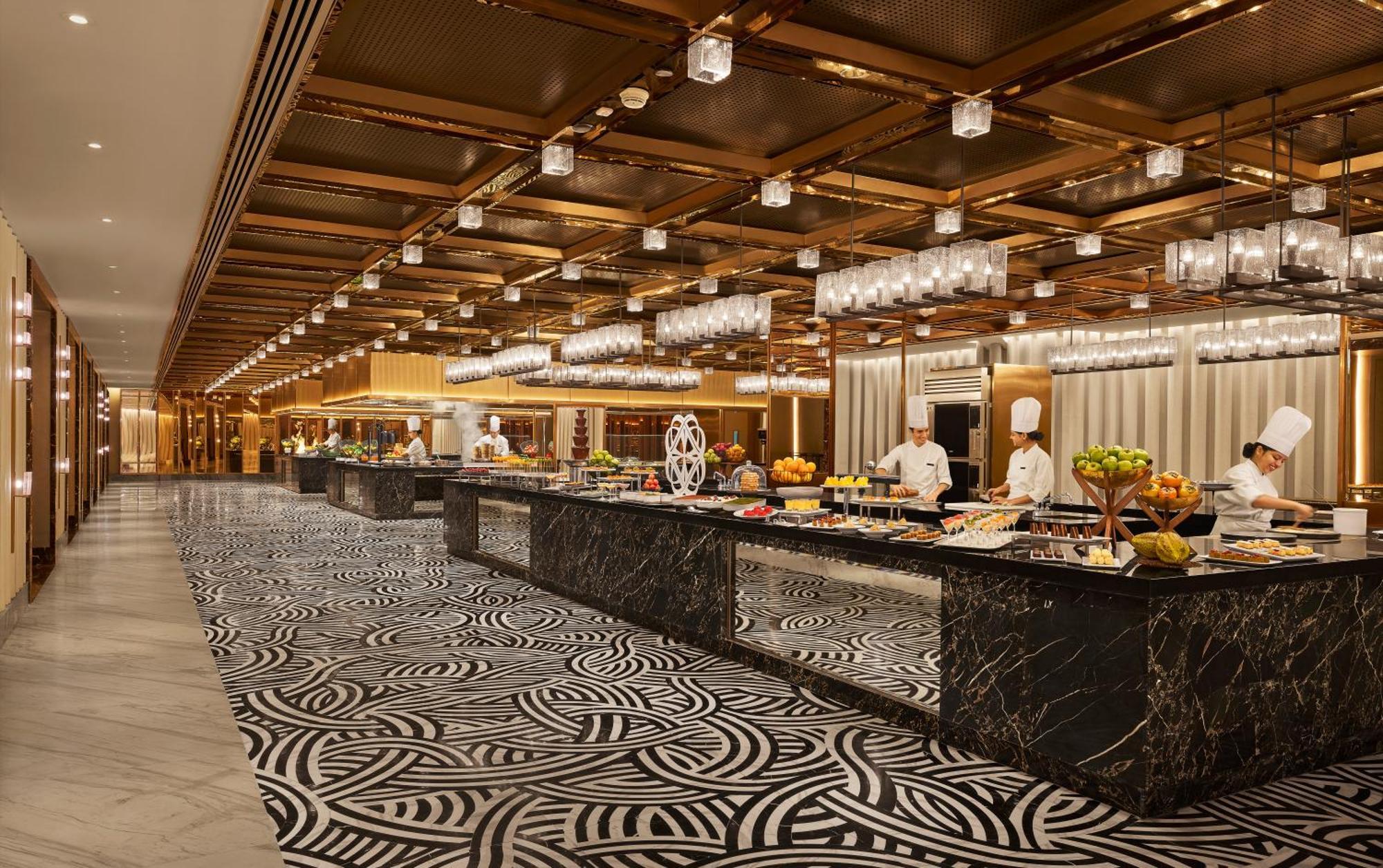Grand Hyatt Mumbai Hotel And Residences Екстер'єр фото The buffet at the hotel