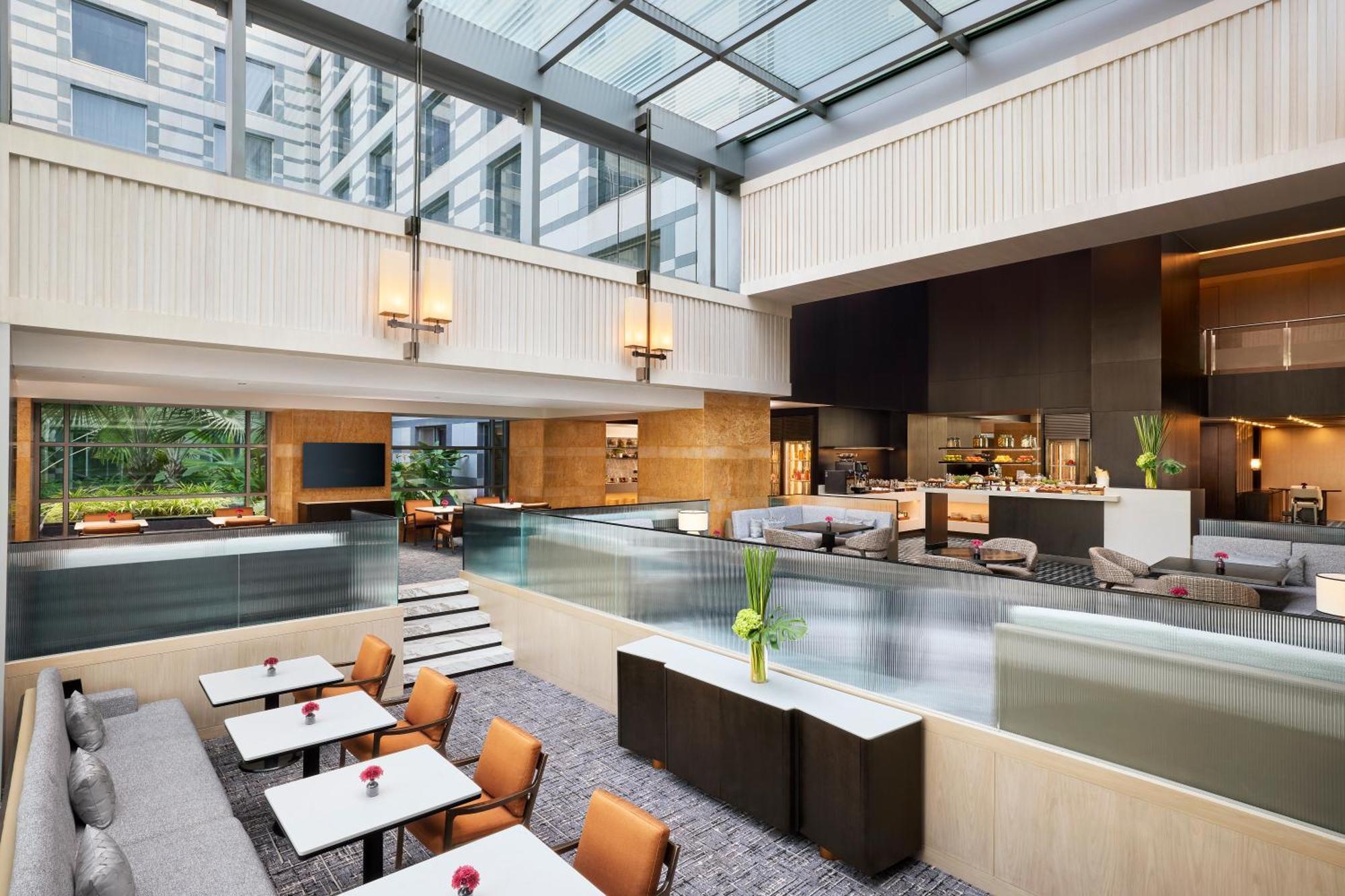 Grand Hyatt Mumbai Hotel And Residences Екстер'єр фото The Lounge at Hong Kong International Airport